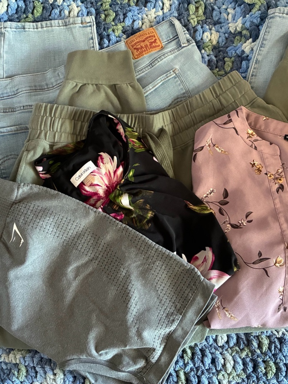 Levi’s straight jeans size 18, woman’s clothing bundle size XL, pact, Gymshark